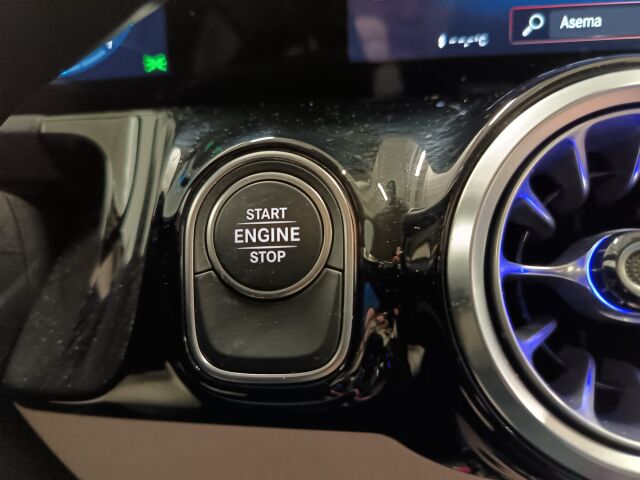 MERCEDES-BENZ GLA 2021 250 e A Business EQ Power