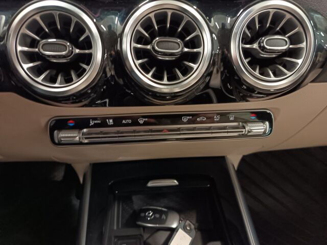 MERCEDES-BENZ GLA 2021 250 e A Business EQ Power