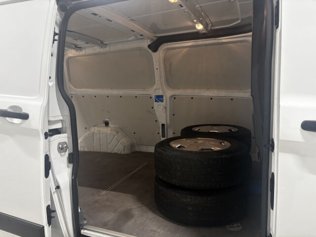 FORD Transit Custom 2020 2.0TDCi 130HV L2H1 *REALAUTO EDITION*  KOSKETUSNÄYTTÖSOITIN* VAKKARI* VETOKOUKKU*