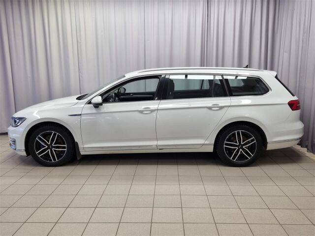 VOLKSWAGEN Passat 2017 Variant GTE Plug-In Hybrid 160 kW (218 hv) DSG-automaatti / Webasto / Koukku / P-kamera / ACC