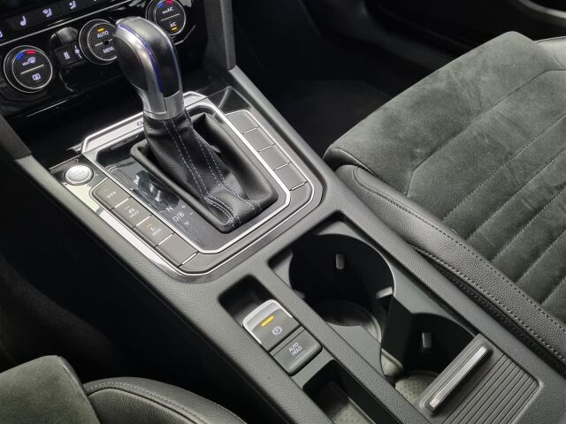 VOLKSWAGEN Passat 2017 Variant GTE Plug-In Hybrid 160 kW (218 hv) DSG-automaatti / Webasto / Koukku / P-kamera / ACC