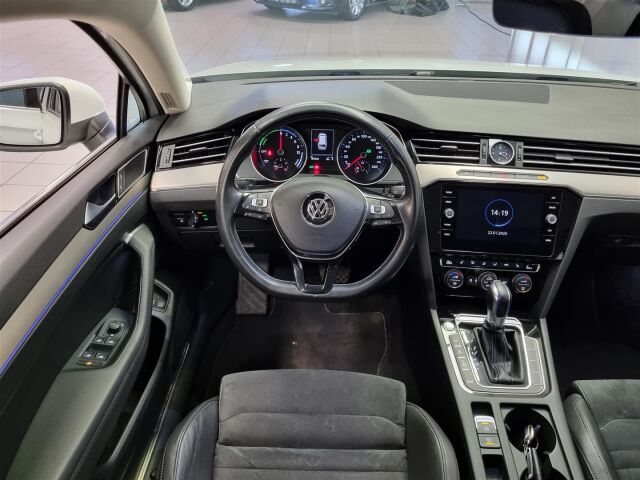 VOLKSWAGEN Passat 2017 Variant GTE Plug-In Hybrid 160 kW (218 hv) DSG-automaatti / Webasto / Koukku / P-kamera / ACC