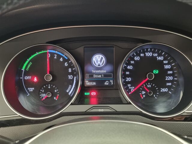 VOLKSWAGEN Passat 2017 Variant GTE Plug-In Hybrid 160 kW (218 hv) DSG-automaatti / Webasto / Koukku / P-kamera / ACC