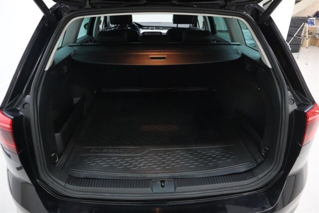 VOLKSWAGEN Passat 2022 Variant R-Line 2,0 TDI EVO SCR 110 kW DSG-automaatti** Juuri huollettu **