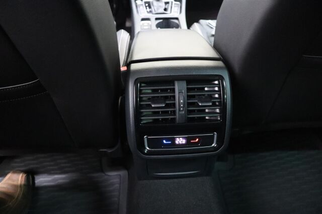 VOLKSWAGEN Passat 2022 Variant R-Line 2,0 TDI EVO SCR 110 kW DSG-automaatti** Juuri huollettu **