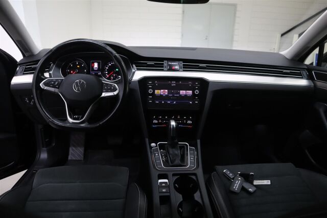 VOLKSWAGEN Passat 2022 Variant R-Line 2,0 TDI EVO SCR 110 kW DSG-automaatti** Juuri huollettu **