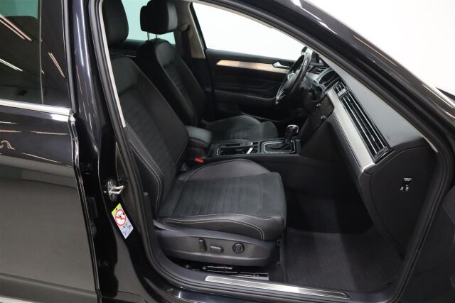 VOLKSWAGEN Passat 2022 Variant R-Line 2,0 TDI EVO SCR 110 kW DSG-automaatti** Juuri huollettu **