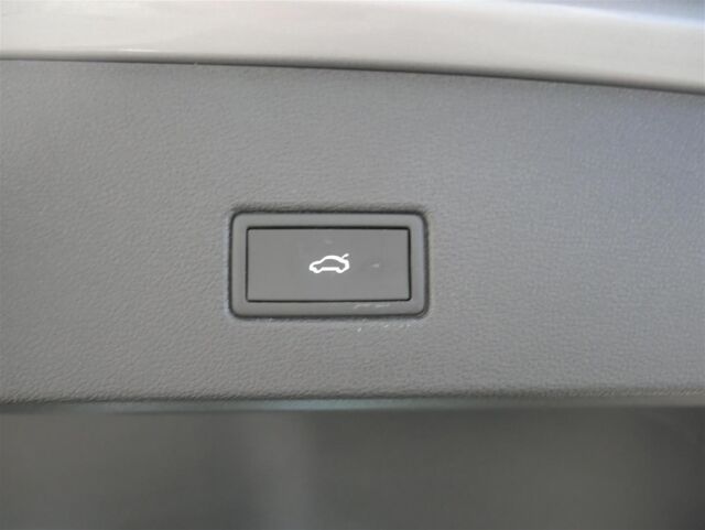 VOLKSWAGEN T-Roc 2022 R-Line Business 1,5 TSI EVO 110 kW DSG-automaatti