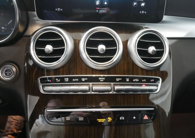 MERCEDES-BENZ GLC 2022 300 e 4MATIC A Business Coupé