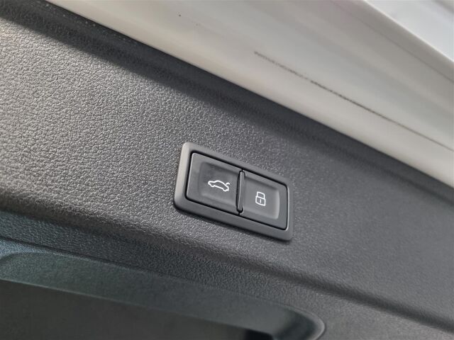 AUDI A4 2023 Avant Progress S line 40 TFSI 150 kW MHEV quattro S tronic / Webasto / Koukku / ACC / P-Kamera