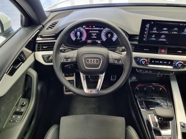 AUDI A4 2023 Avant Progress S line 40 TFSI 150 kW MHEV quattro S tronic / Webasto / Koukku / ACC / P-Kamera
