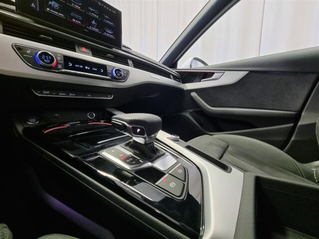 AUDI A4 2023 Avant Progress S line 40 TFSI 150 kW MHEV quattro S tronic / Webasto / Koukku / ACC / P-Kamera