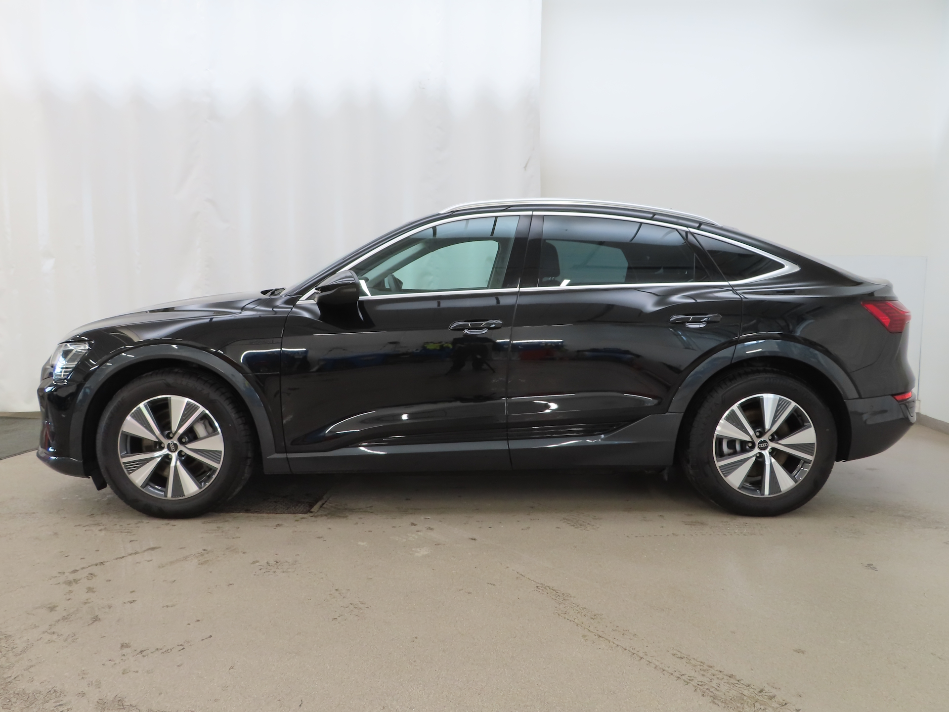 Audi Q8 e-tron 2023, photo 4/12