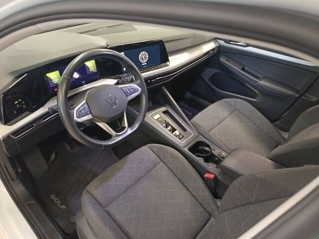 VOLKSWAGEN Golf 2023 Variant Comfort Business 1,0 eTSI (MHEV) 81 kW DSG