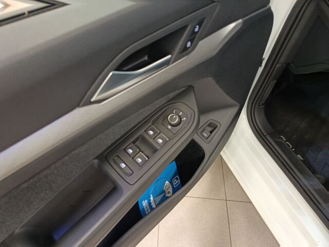 VOLKSWAGEN Golf 2023 Variant Comfort Business 1,0 eTSI (MHEV) 81 kW DSG