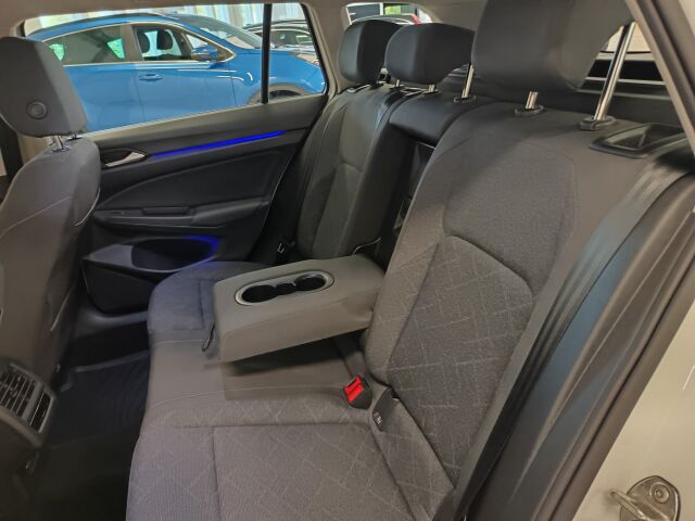 VOLKSWAGEN Golf 2023 Variant Comfort Business 1,0 eTSI (MHEV) 81 kW DSG