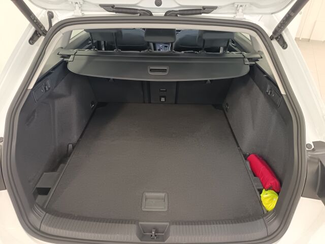 VOLKSWAGEN Golf 2023 Variant Comfort Business 1,0 eTSI (MHEV) 81 kW DSG