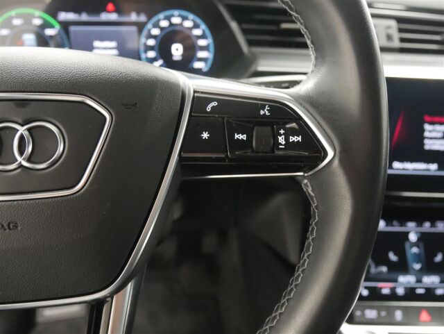 AUDI Q8 e-tron 2023 50 quattro Progress