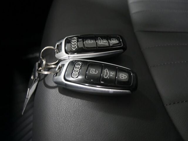 AUDI Q8 e-tron 2023 50 quattro Progress