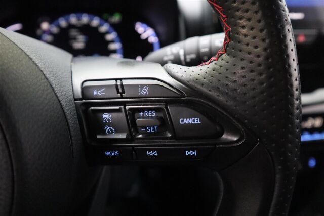 TOYOTA Yaris Cross 2023 1,5 Hybrid GR SPORT