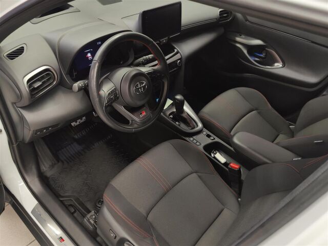 TOYOTA Yaris Cross 2023 1,5 Hybrid GR SPORT