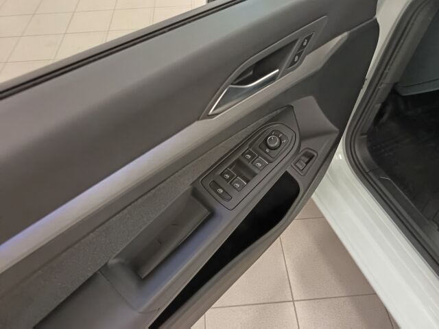 VOLKSWAGEN Golf 2023 Variant Comfort Business 1,0 eTSI (MHEV) 81 kW DSG