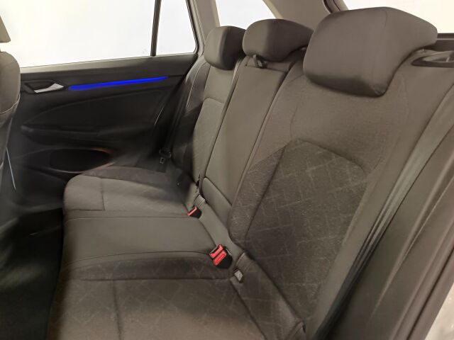 VOLKSWAGEN Golf 2023 Variant Comfort Business 1,0 eTSI (MHEV) 81 kW DSG