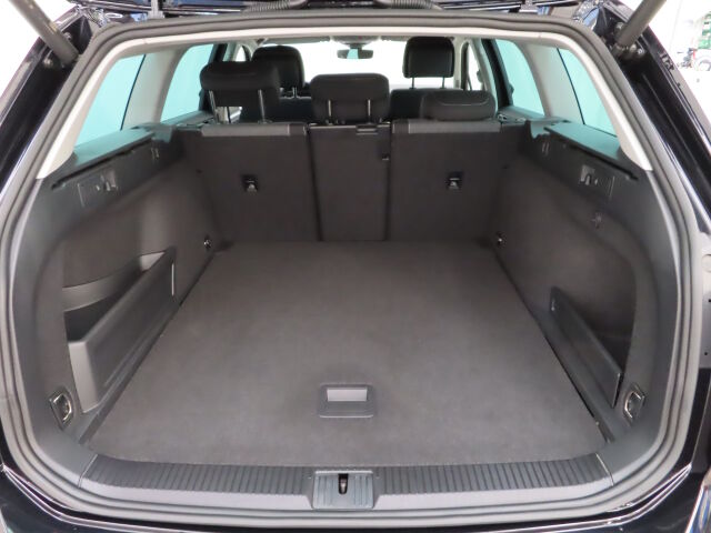 Volkswagen Passat 2023 Variant GTE Business Plug-In Hybrid 160 kW DSG-automaatti