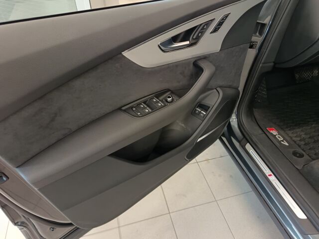 AUDI Q7 2023 Progress S line 55 TFSI e quattro tiptronic