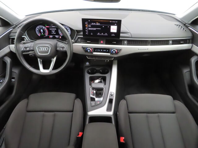 Audi A4 2024 Avant 40 TFSI MHEV Land of quattro