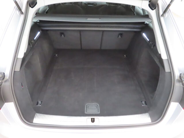 Audi A4 2024 Avant 40 TFSI MHEV Land of quattro