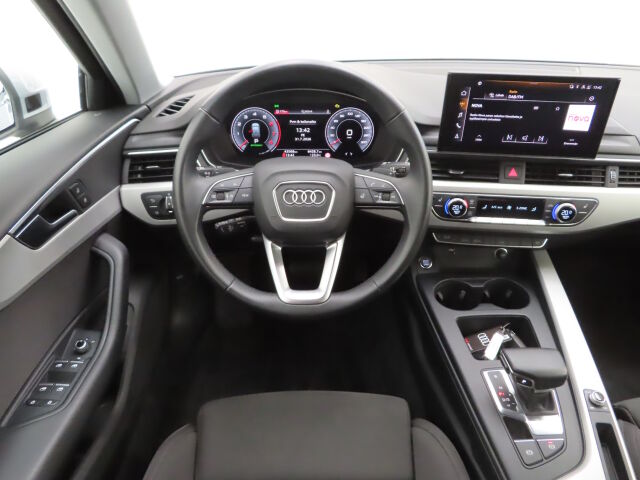 Audi A4 2024 Avant 40 TFSI MHEV Land of quattro