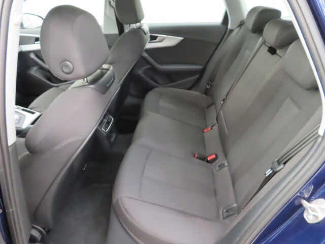 Audi A4 2024 Avant 40 TFSI MHEV Land of quattro