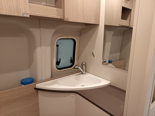 FORD BÜRSTNER 2024 LINEO 590C **SUPERUPEA LUXUSRETKIS KAIKILLA MAUSTEILLA**