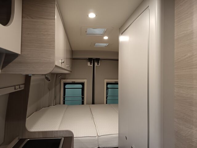 FORD BÜRSTNER 2024 LINEO 590C **SUPERUPEA LUXUSRETKIS KAIKILLA MAUSTEILLA**