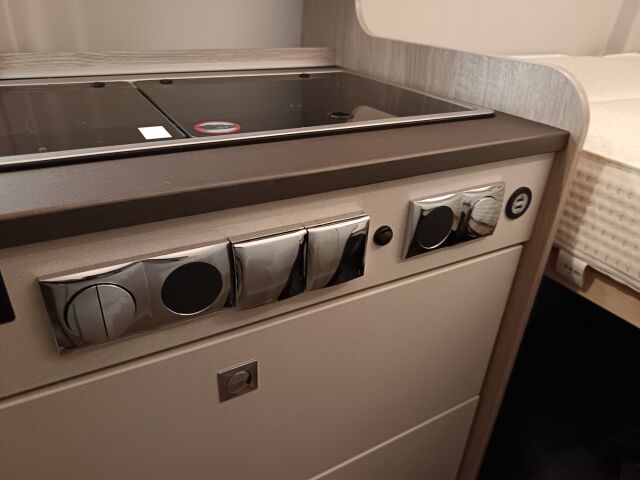 FORD BÜRSTNER 2024 LINEO 590C **SUPERUPEA LUXUSRETKIS KAIKILLA MAUSTEILLA**