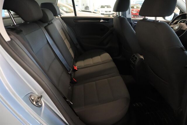 VOLKSWAGEN Golf 2011 Comfortline 1,2 TSI 77 kW (105 hv) BlueMotion Technology 4-ovinen