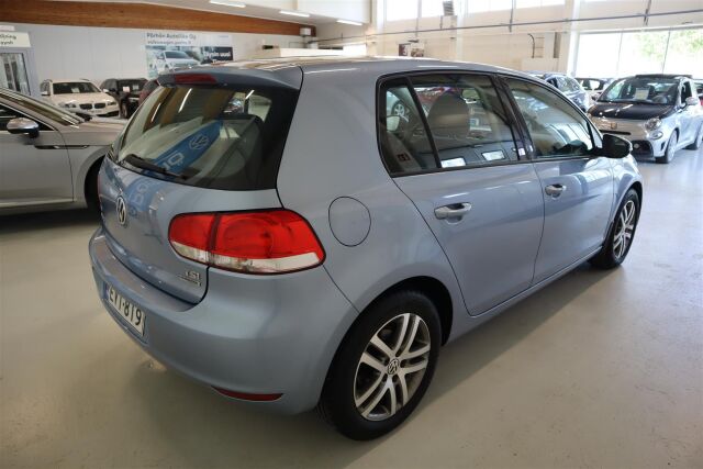 VOLKSWAGEN Golf 2011 Comfortline 1,2 TSI 77 kW (105 hv) BlueMotion Technology 4-ovinen