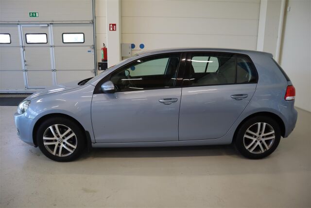 VOLKSWAGEN Golf 2011 Comfortline 1,2 TSI 77 kW (105 hv) BlueMotion Technology 4-ovinen