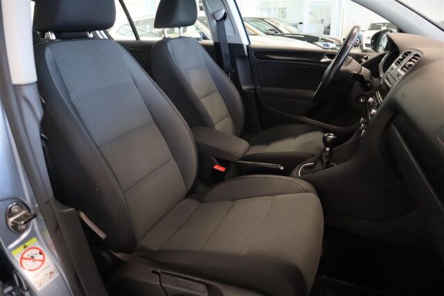 VOLKSWAGEN Golf 2011 Comfortline 1,2 TSI 77 kW (105 hv) BlueMotion Technology 4-ovinen