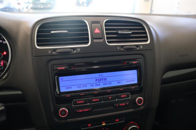 VOLKSWAGEN Golf 2011 Comfortline 1,2 TSI 77 kW (105 hv) BlueMotion Technology 4-ovinen