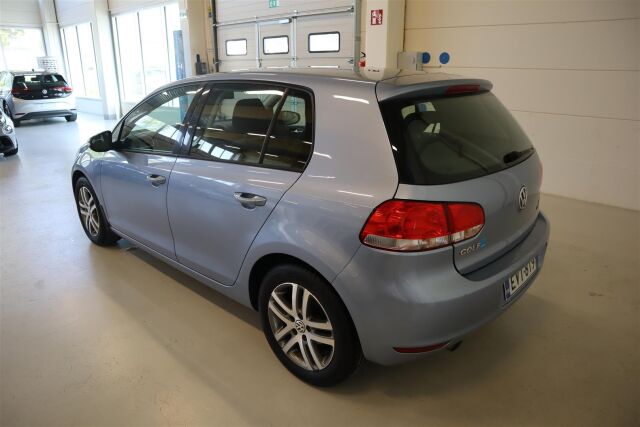 VOLKSWAGEN Golf 2011 Comfortline 1,2 TSI 77 kW (105 hv) BlueMotion Technology 4-ovinen