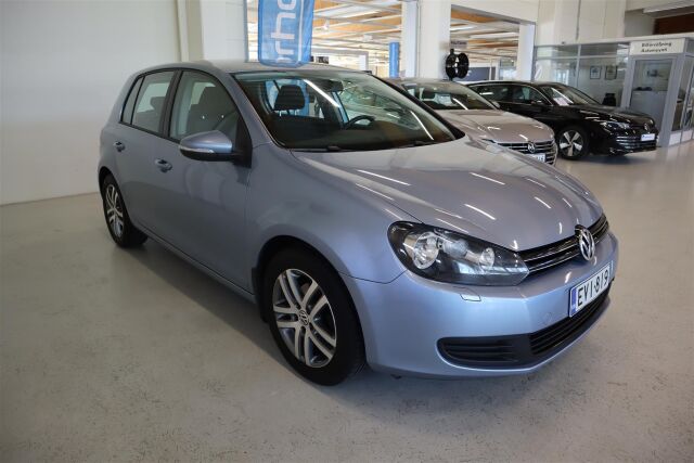 VOLKSWAGEN Golf 2011 Comfortline 1,2 TSI 77 kW (105 hv) BlueMotion Technology 4-ovinen