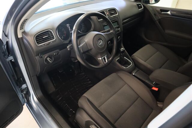 VOLKSWAGEN Golf 2011 Comfortline 1,2 TSI 77 kW (105 hv) BlueMotion Technology 4-ovinen