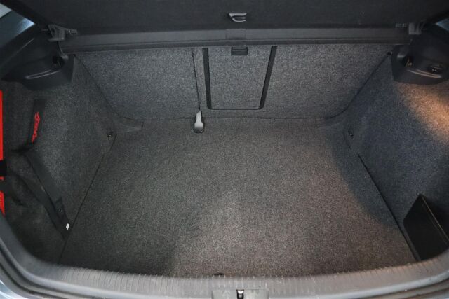 VOLKSWAGEN Golf 2011 Comfortline 1,2 TSI 77 kW (105 hv) BlueMotion Technology 4-ovinen