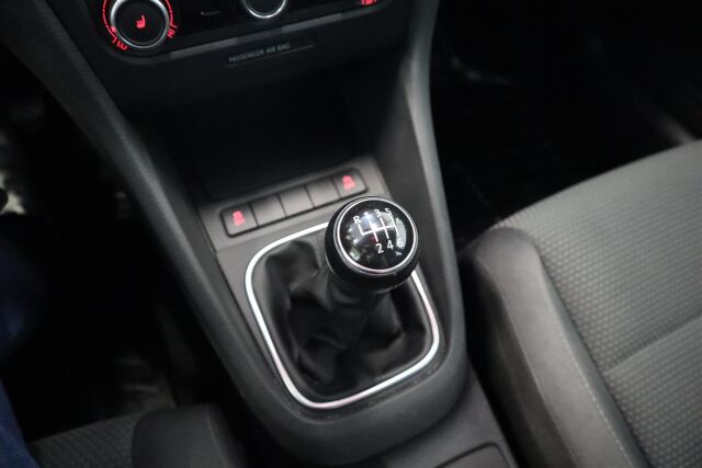 VOLKSWAGEN Golf 2011 Comfortline 1,2 TSI 77 kW (105 hv) BlueMotion Technology 4-ovinen