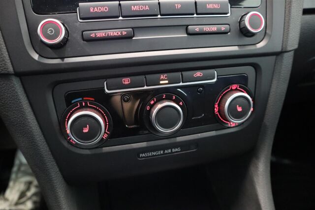 VOLKSWAGEN Golf 2011 Comfortline 1,2 TSI 77 kW (105 hv) BlueMotion Technology 4-ovinen