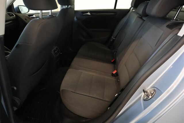 VOLKSWAGEN Golf 2011 Comfortline 1,2 TSI 77 kW (105 hv) BlueMotion Technology 4-ovinen