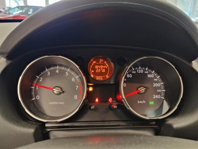 NISSAN Qashqai 2009 1,6 Acenta 5MT 4x2