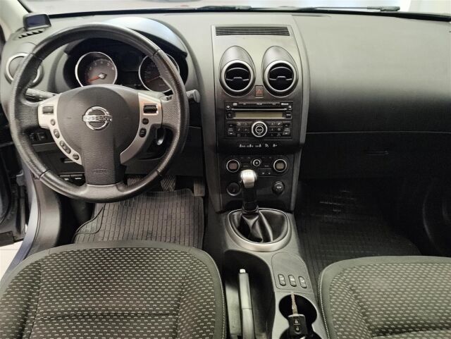 NISSAN Qashqai 2009 1,6 Acenta 5MT 4x2